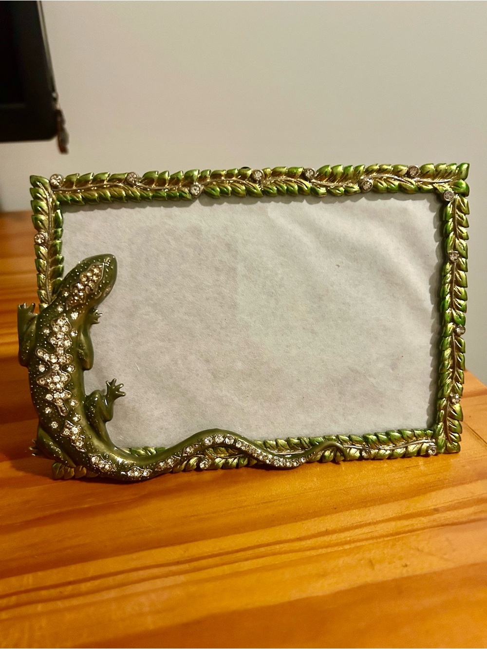 Metal Picture Frame with Green Lizard with White Rhinestone and Leaf Trim
